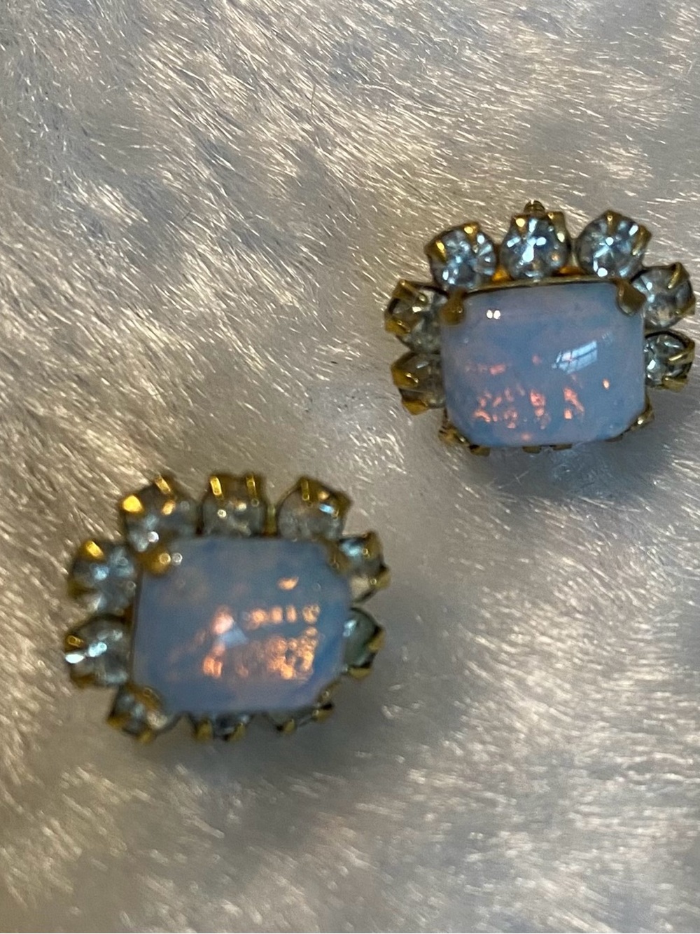🍀VTG Gold Opal & Crystal Stud Earrings - White/Pink Opalescent